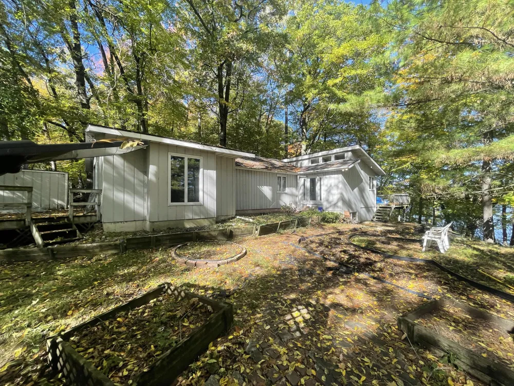 6811 Burger Drive SE Cascade Charter Township, MI 49546