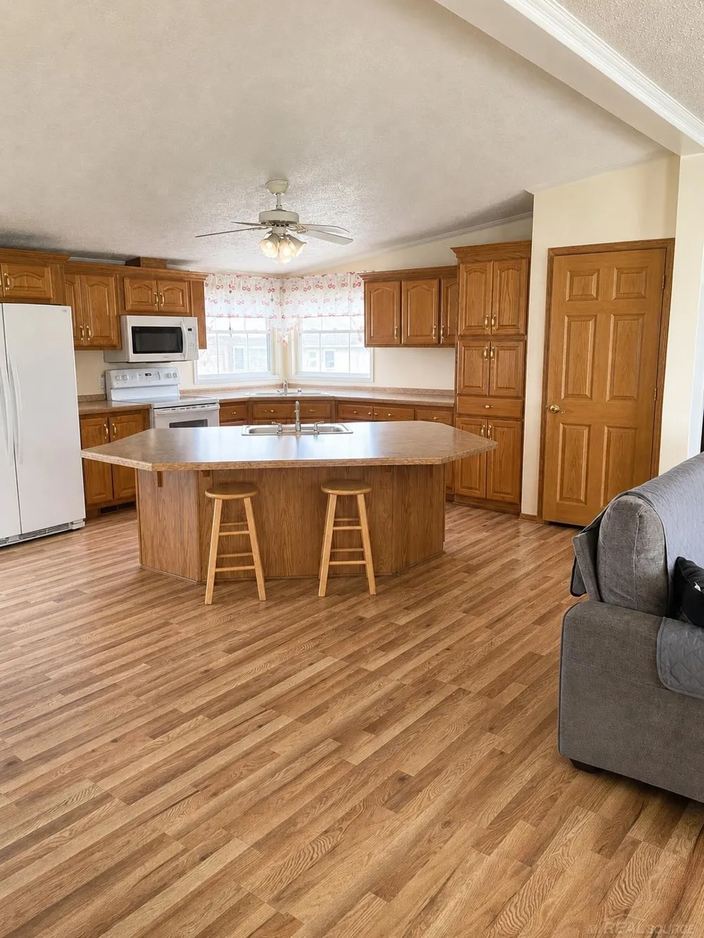 6524 96th Avenue Pentwater Township, MI 49420