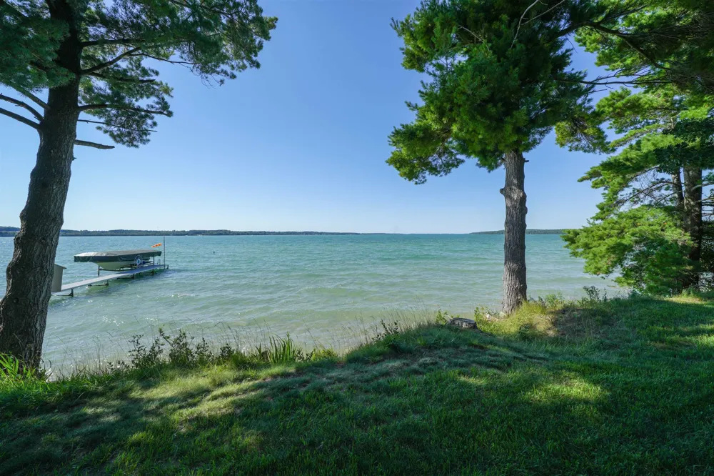 8431 Drake Lane Whitewater Township, MI 49690