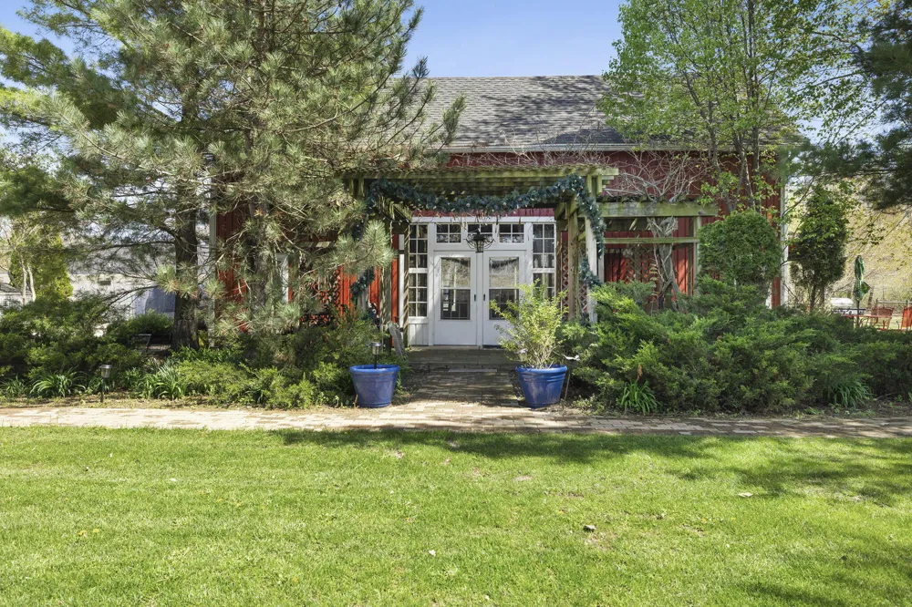 11971 S Hildebrandt Road Chikaming Township, MI 49125