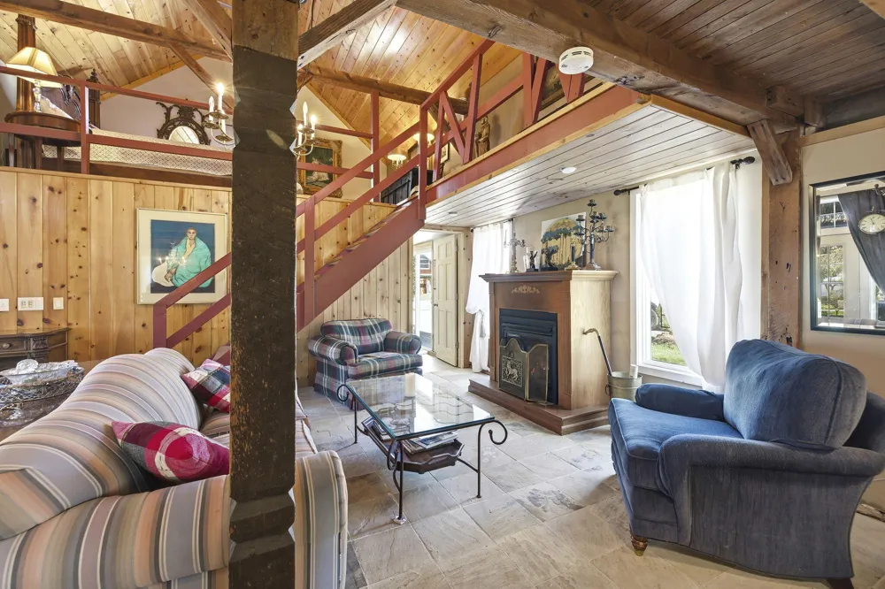 11971 S Hildebrandt Road Chikaming Township, MI 49125