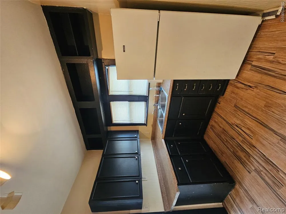 8033 JACKSON AVENUE Warren City, MI 48089