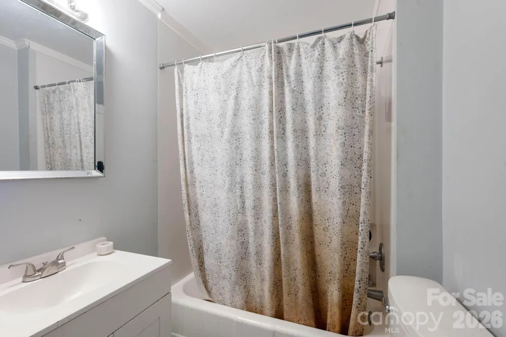 136 S Broadway Street Forest City, NC 28043