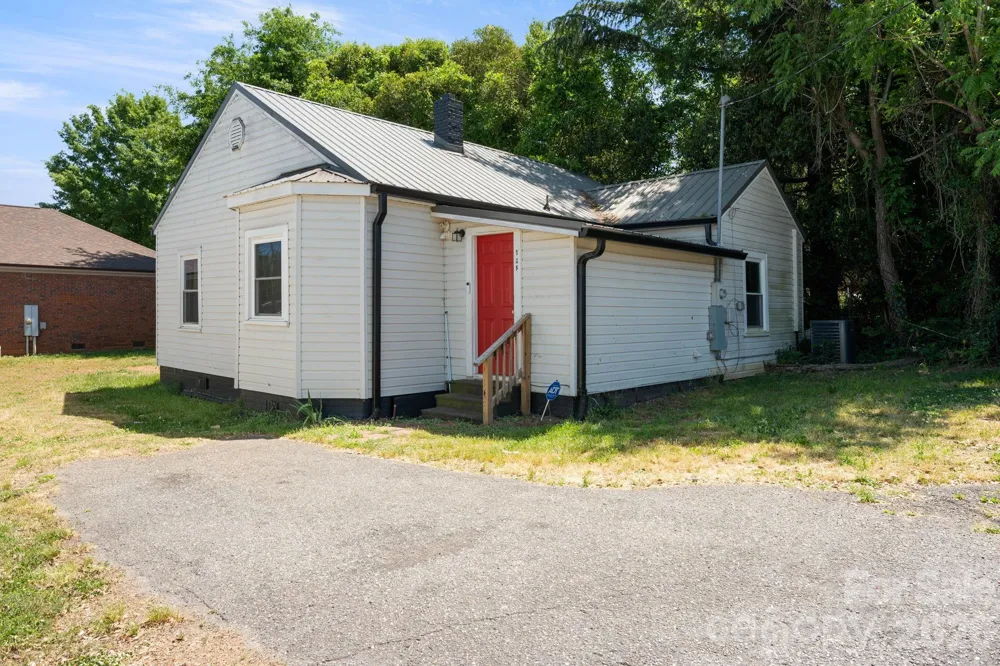 136 S Broadway Street Forest City, NC 28043