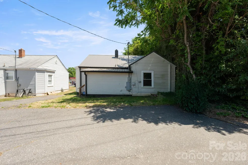 136 S Broadway Street Forest City, NC 28043