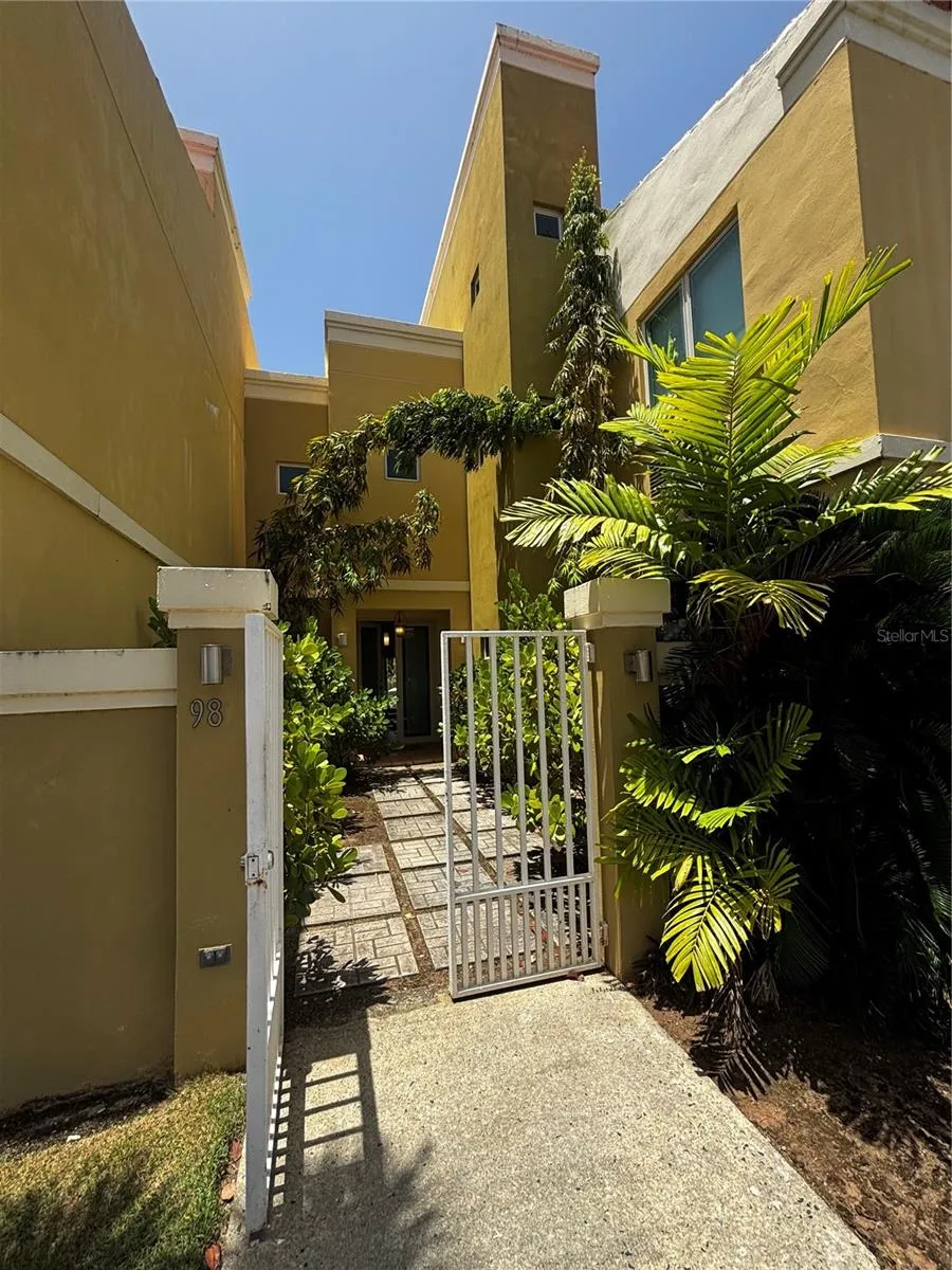 98 VIA POSITANO #98 Humacao, PR 00791