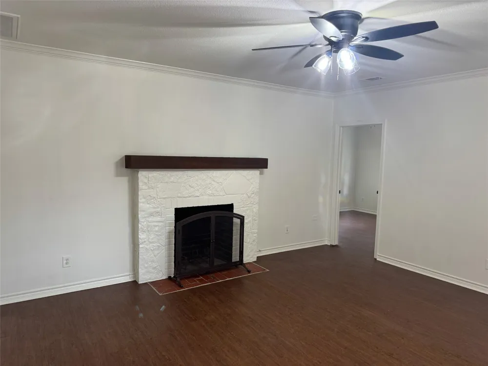 607 E Hundley Drive Lake Dallas, TX 75065