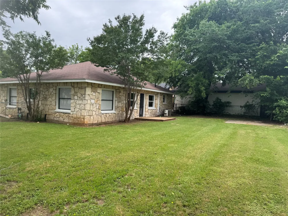 607 E Hundley Drive Lake Dallas, TX 75065