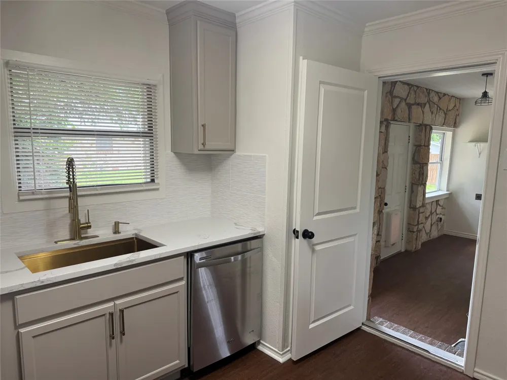 607 E Hundley Drive Lake Dallas, TX 75065