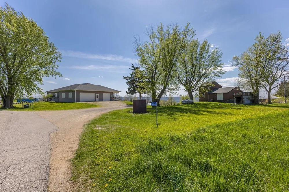 S3565 Rooster Ridge Lane Fountain City, WI 54629