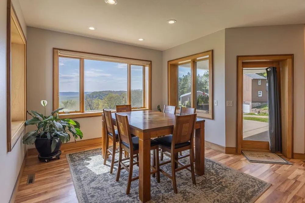 S3565 Rooster Ridge Lane Fountain City, WI 54629