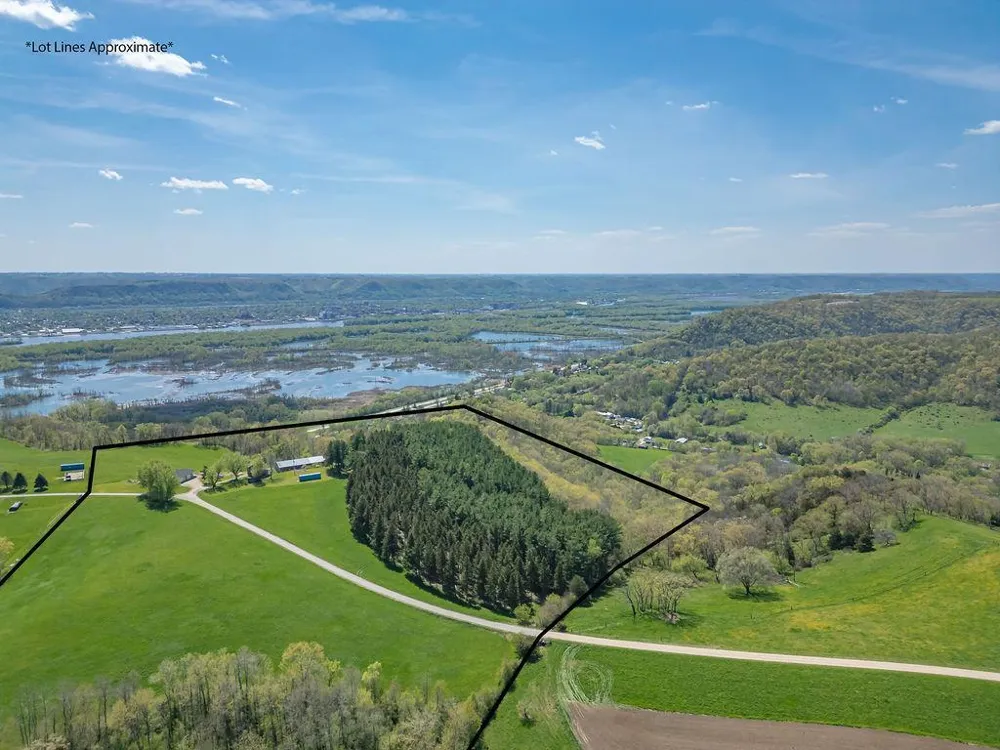 S3565 Rooster Ridge Lane Fountain City, WI 54629