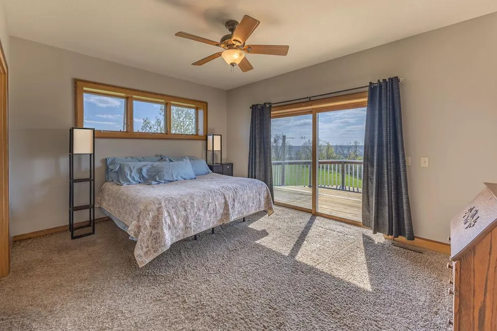 S3565 Rooster Ridge Lane Fountain City, WI 54629