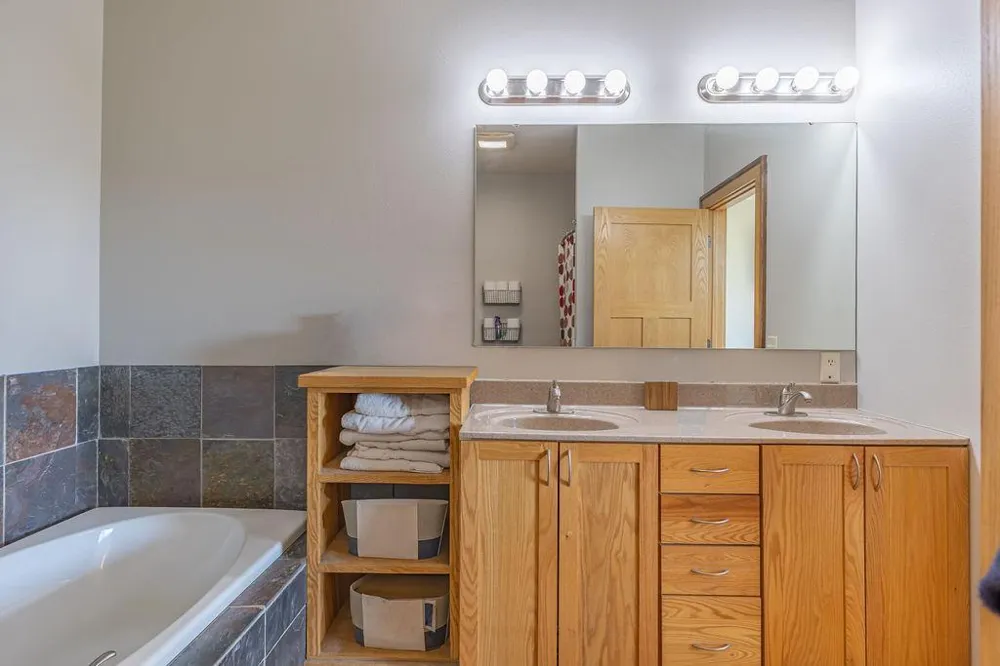 S3565 Rooster Ridge Lane Fountain City, WI 54629