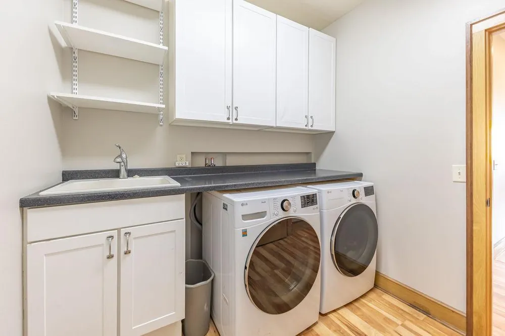 S3565 Rooster Ridge Lane Fountain City, WI 54629