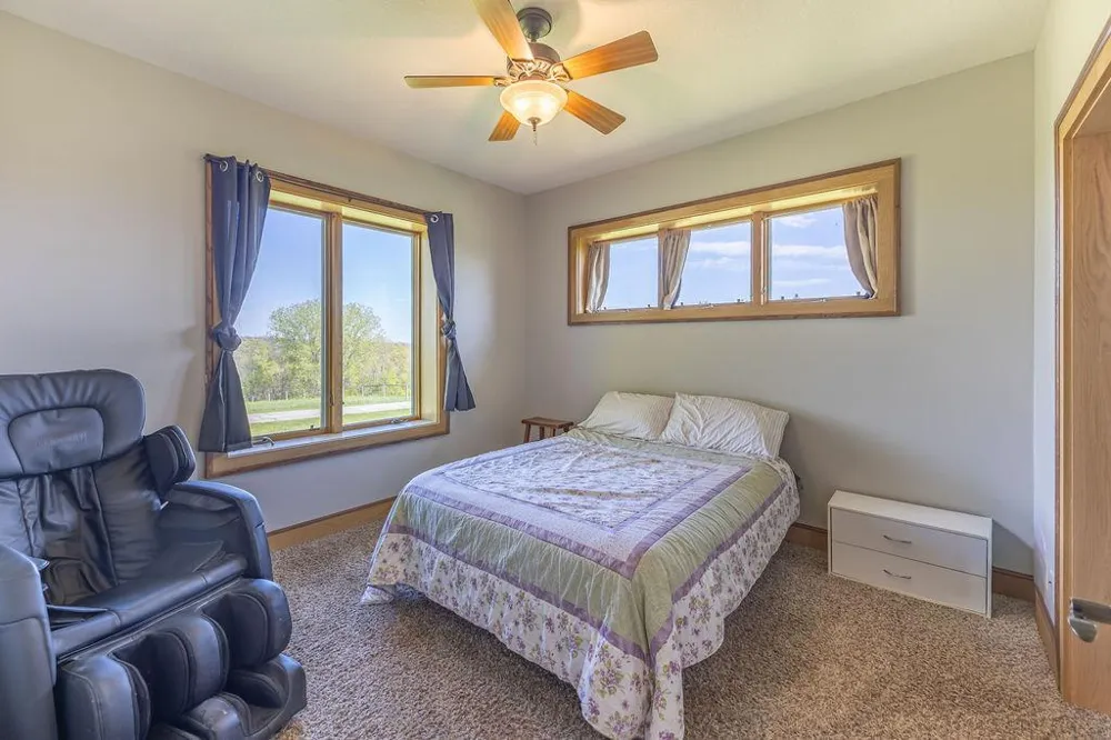 S3565 Rooster Ridge Lane Fountain City, WI 54629
