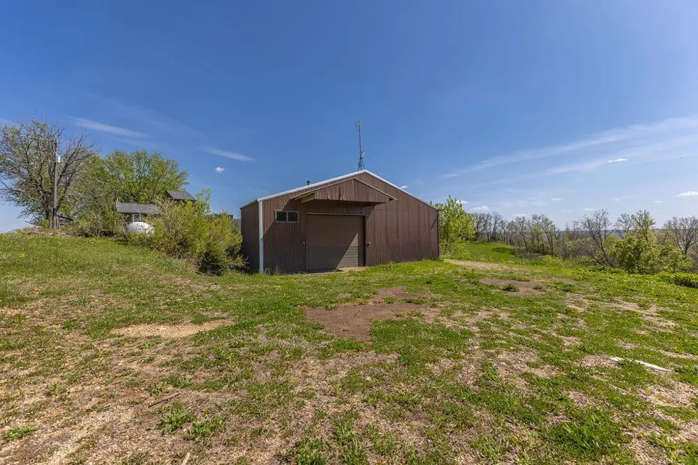 S3565 Rooster Ridge Lane Fountain City, WI 54629