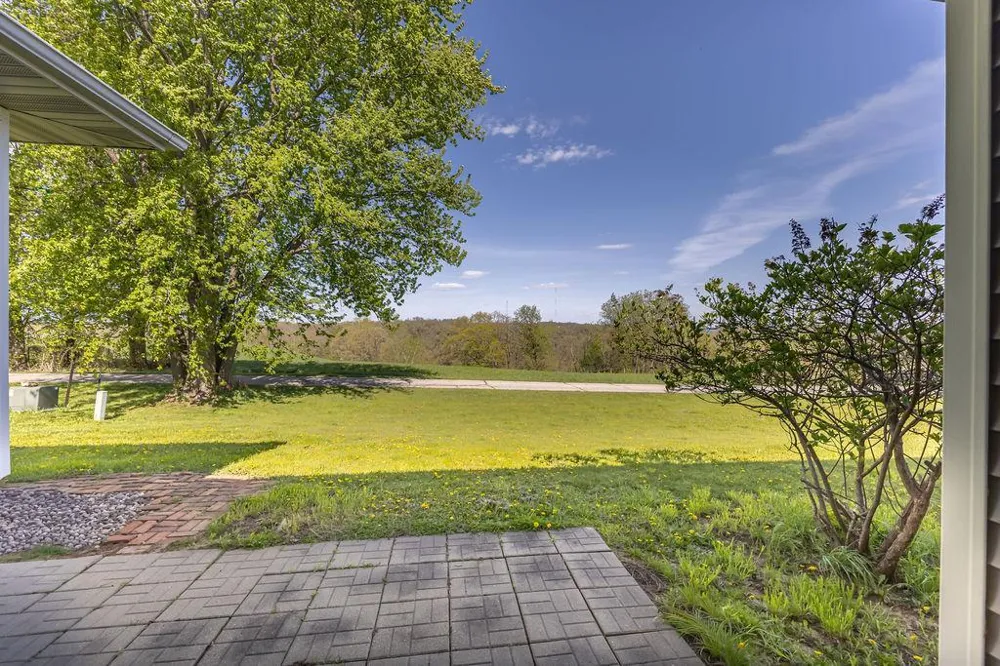 S3565 Rooster Ridge Lane Fountain City, WI 54629