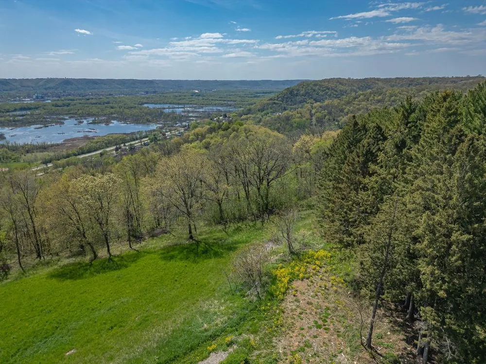 S3565 Rooster Ridge Lane Fountain City, WI 54629