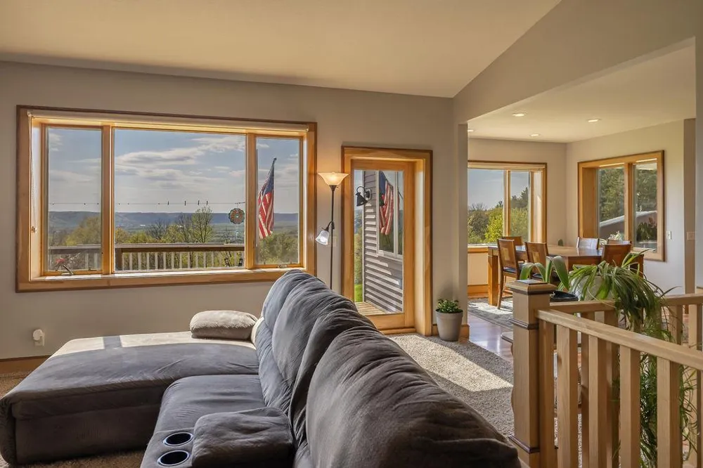 S3565 Rooster Ridge Lane Fountain City, WI 54629