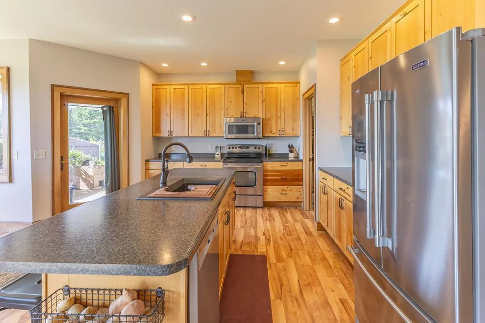 S3565 Rooster Ridge Lane Fountain City, WI 54629