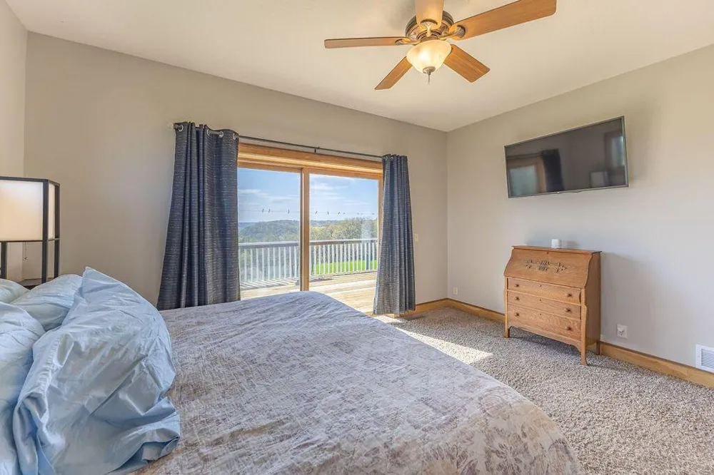S3565 Rooster Ridge Lane Fountain City, WI 54629