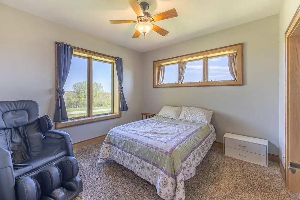 S3565 Rooster Ridge Lane Fountain City, WI 54629