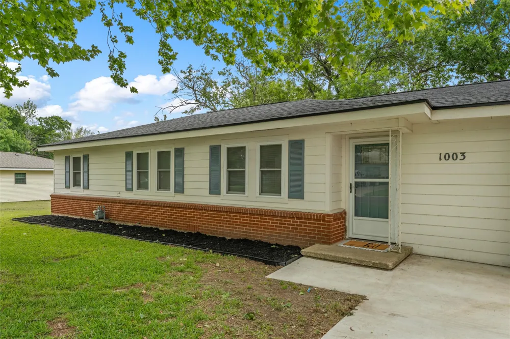 1003 Donlo Street Robinson, TX 76706