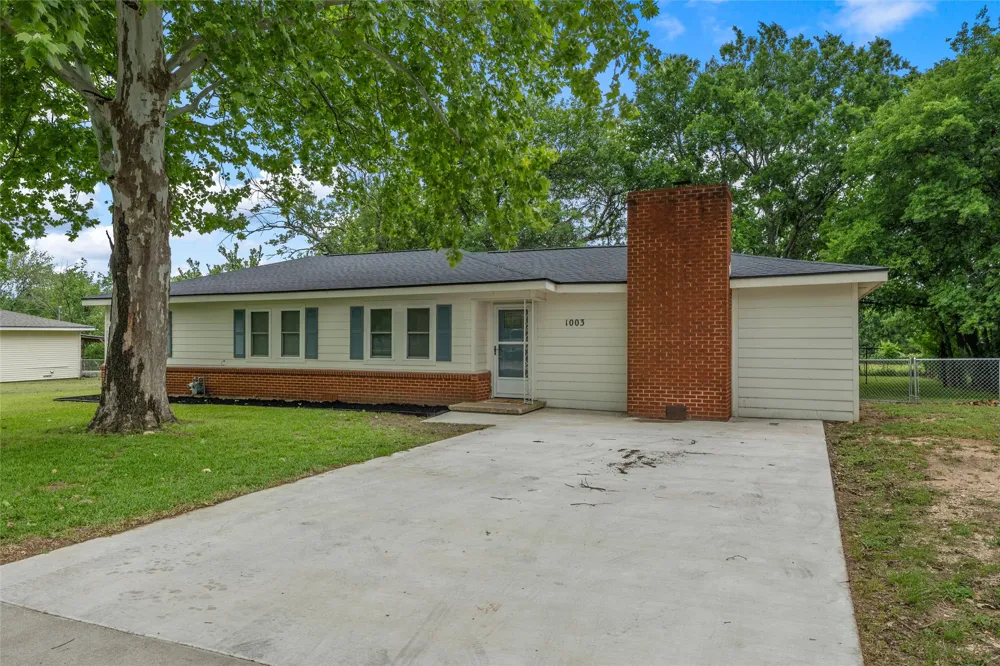 1003 Donlo Street Robinson, TX 76706