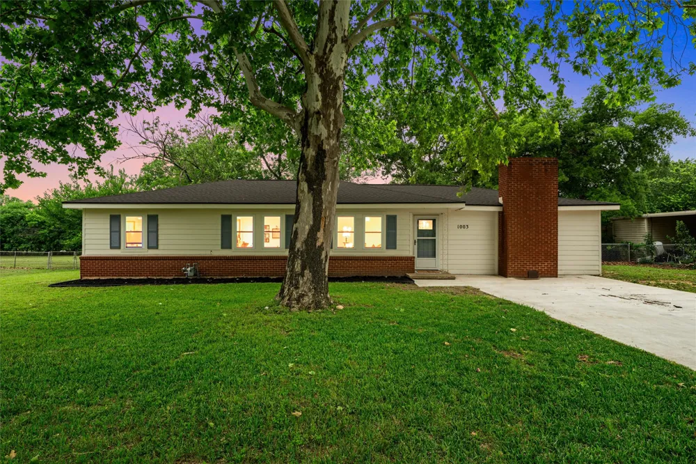 1003 Donlo Street Robinson, TX 76706