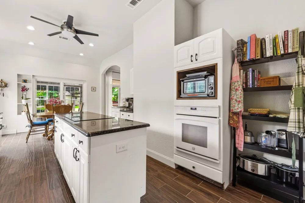 1092 Holly Lane Lewisville, TX 75067