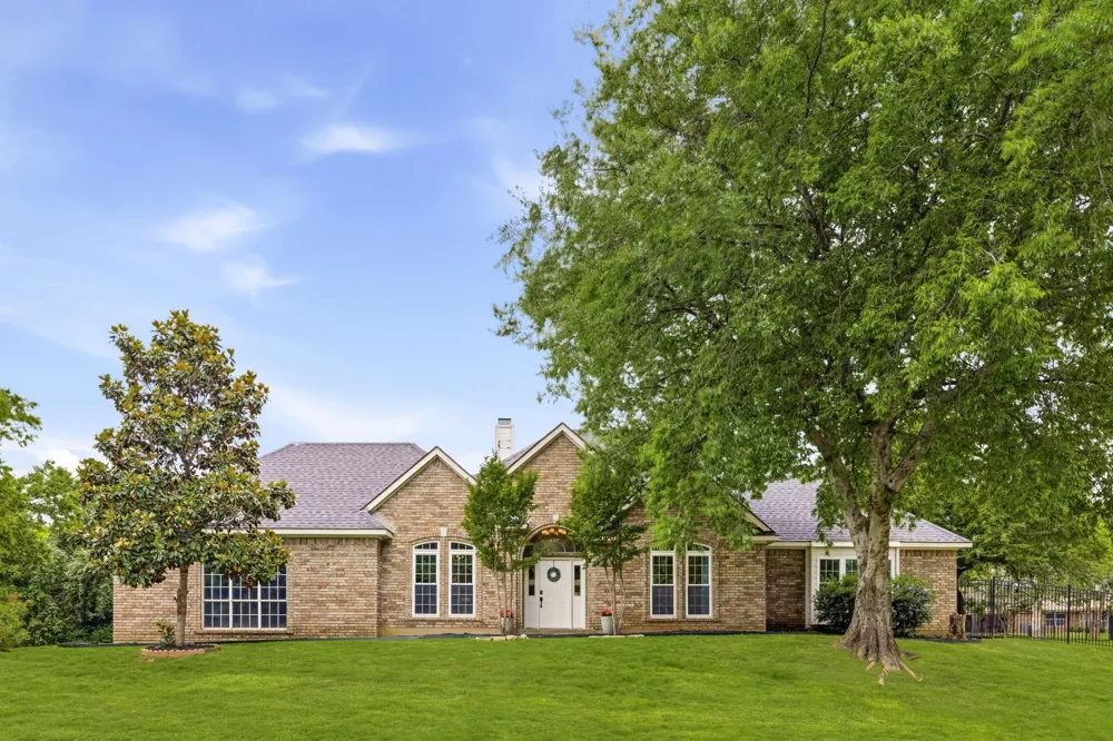 1092 Holly Lane Lewisville, TX 75067