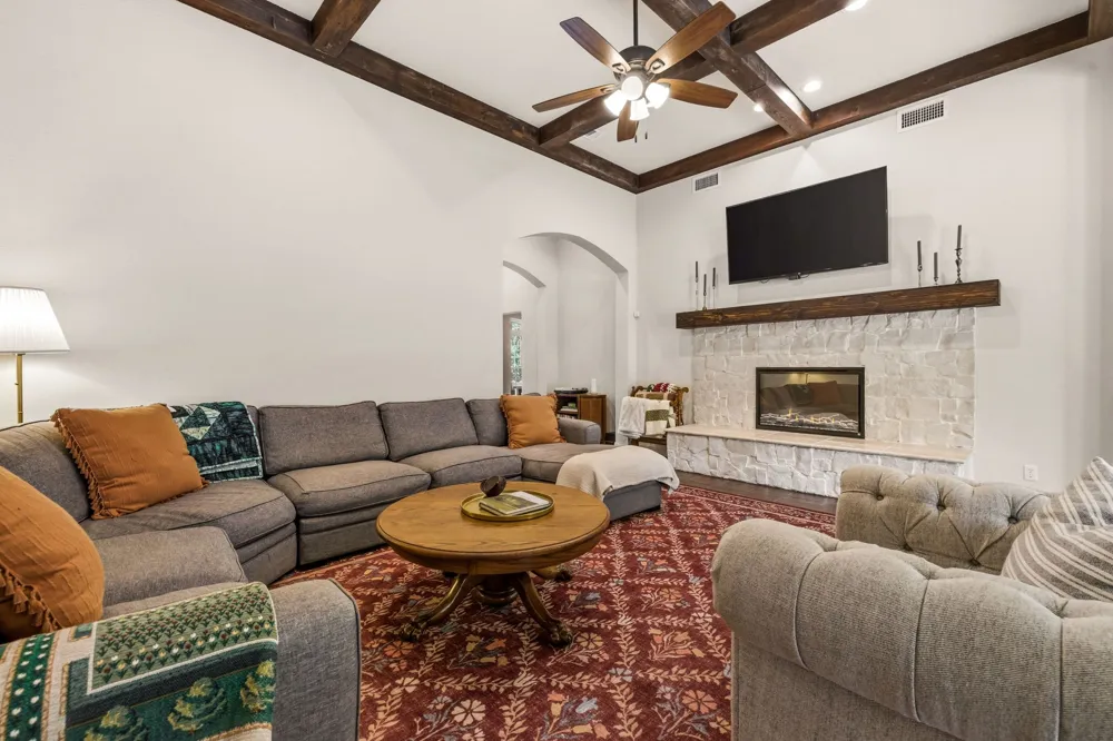 1092 Holly Lane Lewisville, TX 75067