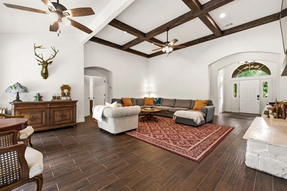 1092 Holly Lane Lewisville, TX 75067