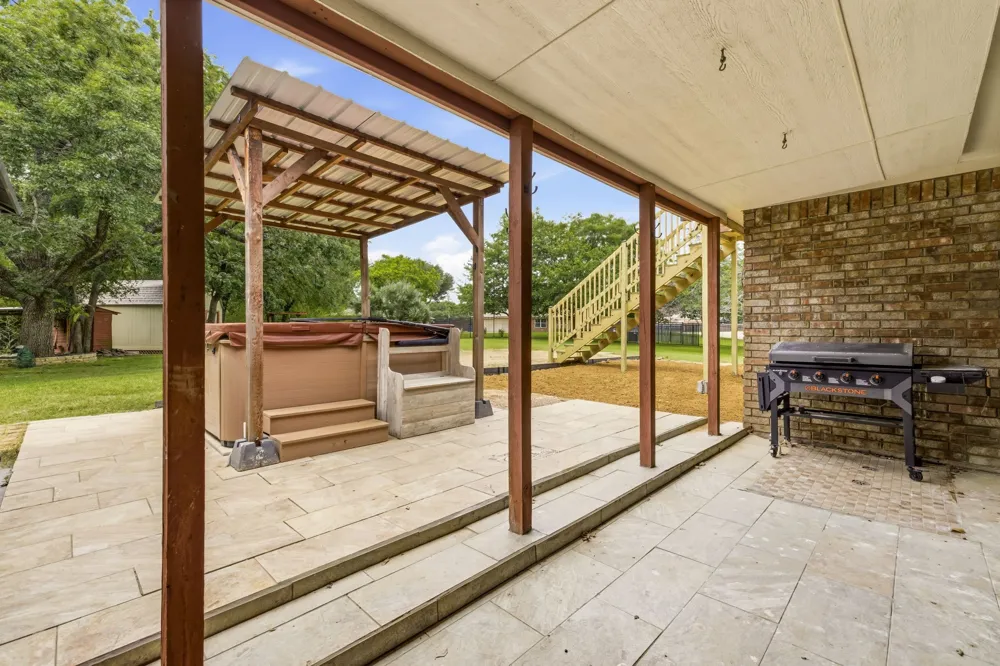 1092 Holly Lane Lewisville, TX 75067