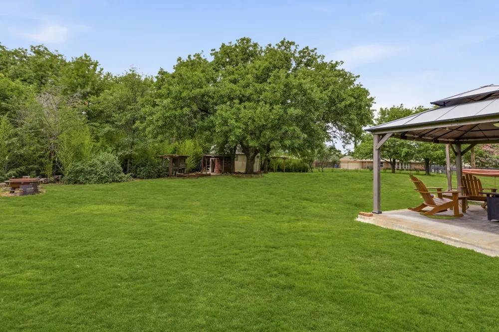 1092 Holly Lane Lewisville, TX 75067