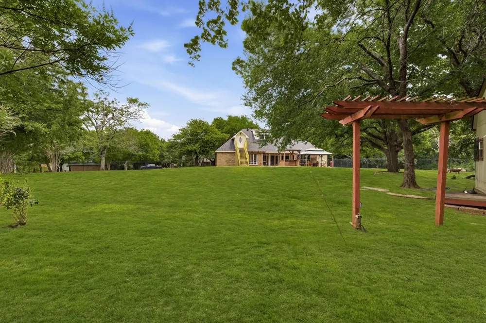 1092 Holly Lane Lewisville, TX 75067