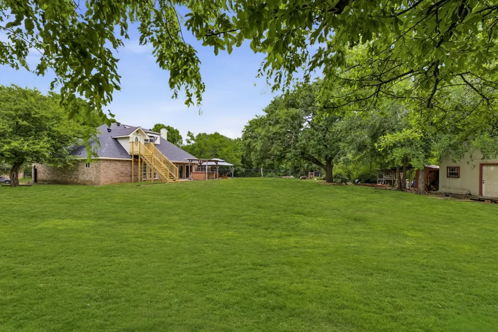 1092 Holly Lane Lewisville, TX 75067