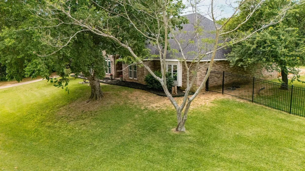 1092 Holly Lane Lewisville, TX 75067
