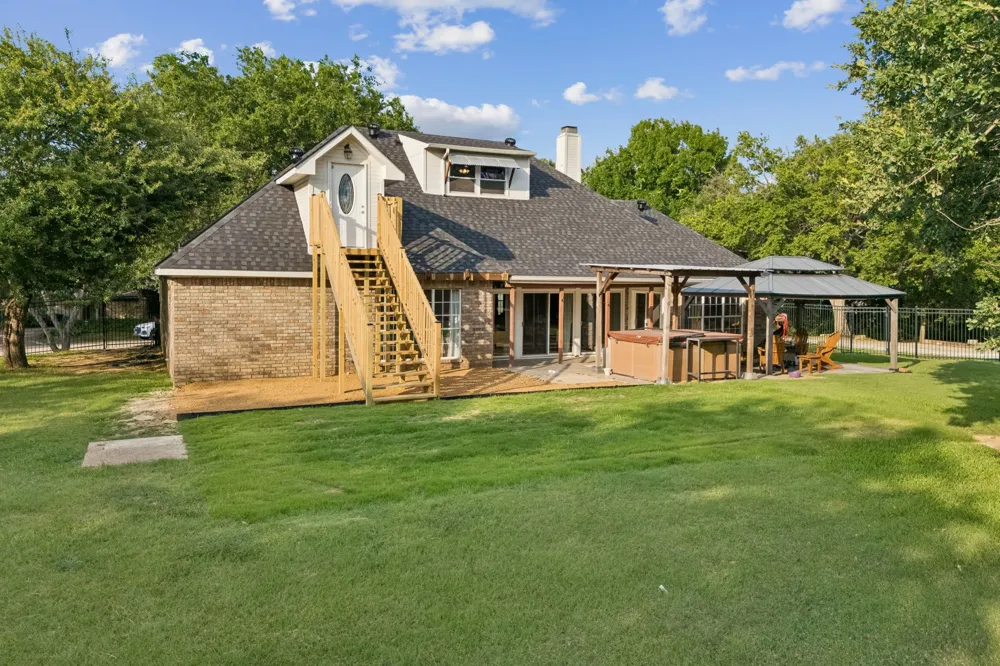 1092 Holly Lane Lewisville, TX 75067