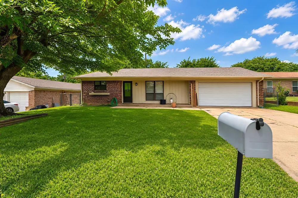 805 Long Drive Mineral Wells, TX 76067