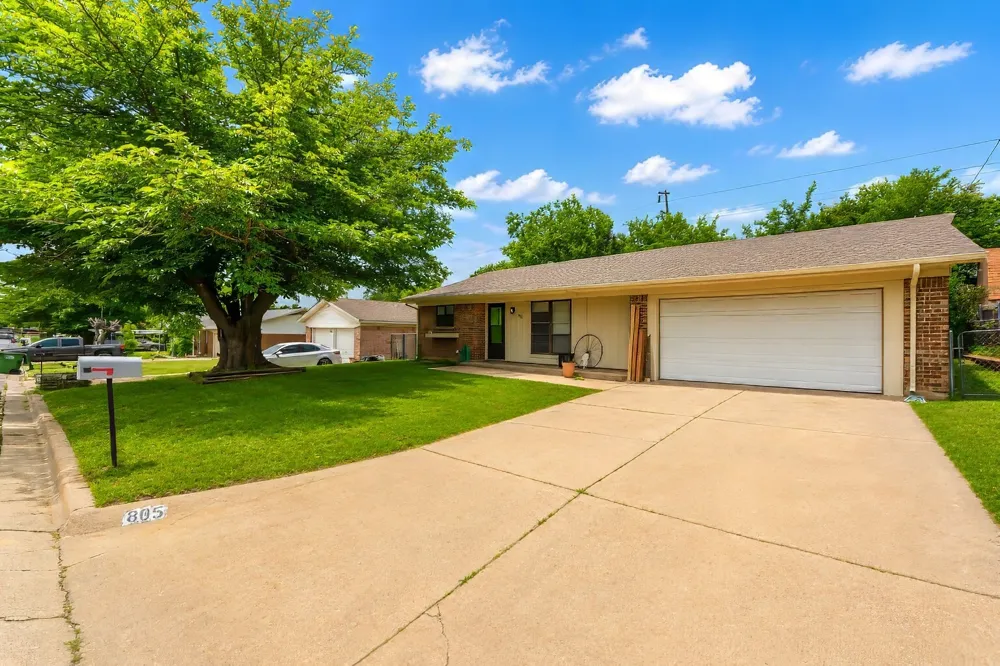 805 Long Drive Mineral Wells, TX 76067