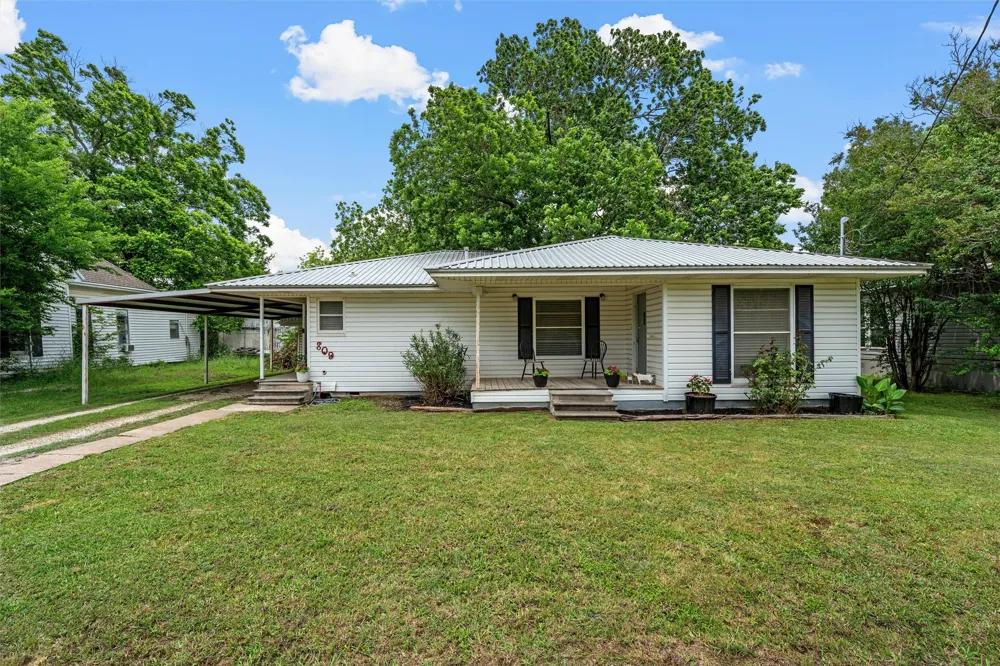 809 E Limestone Avenue Mart, TX 76664