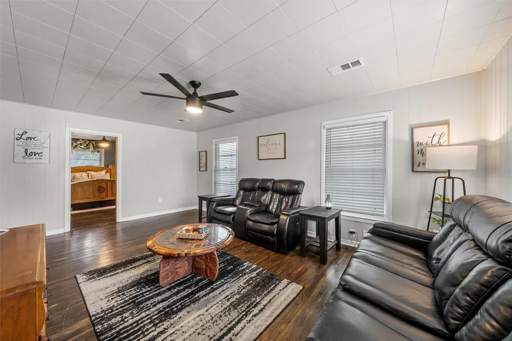 809 E Limestone Avenue Mart, TX 76664