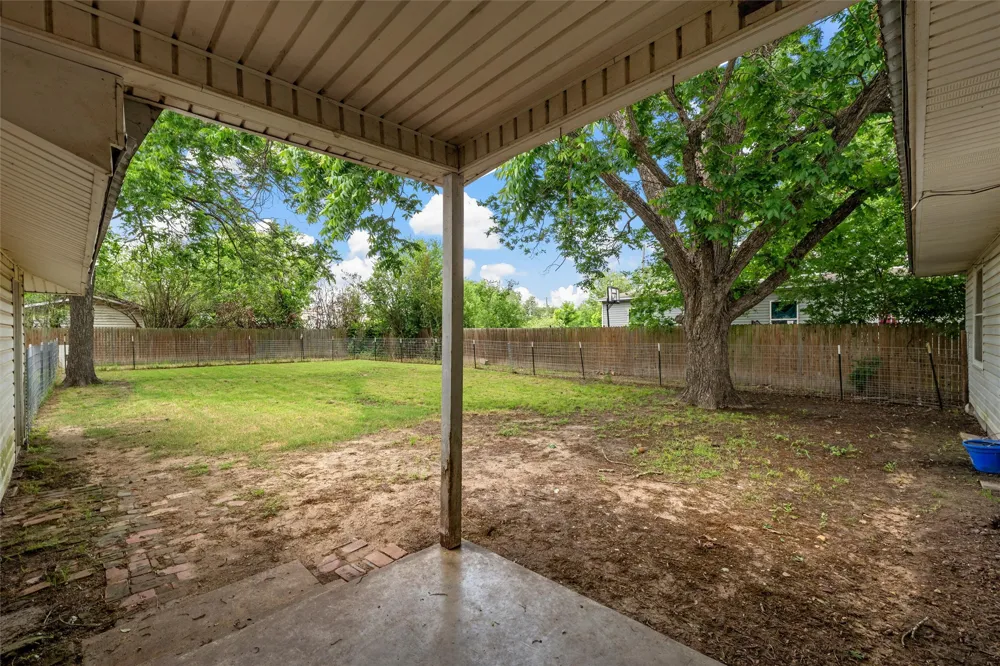809 E Limestone Avenue Mart, TX 76664