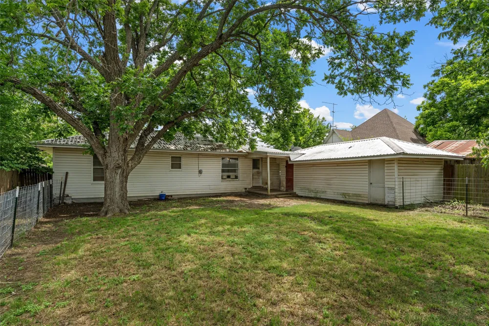 809 E Limestone Avenue Mart, TX 76664