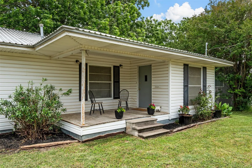 809 E Limestone Avenue Mart, TX 76664