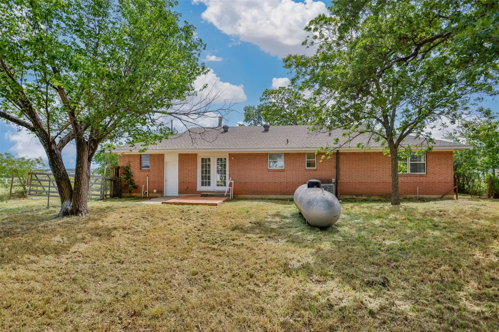 65 Kirby Street Callisburg, TX 76240