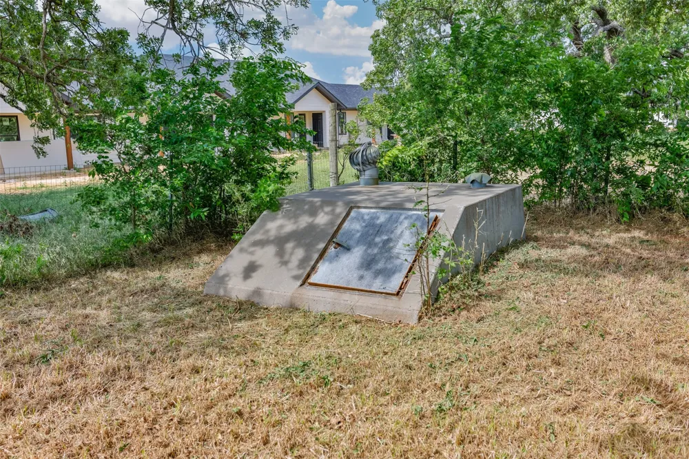 65 Kirby Street Callisburg, TX 76240