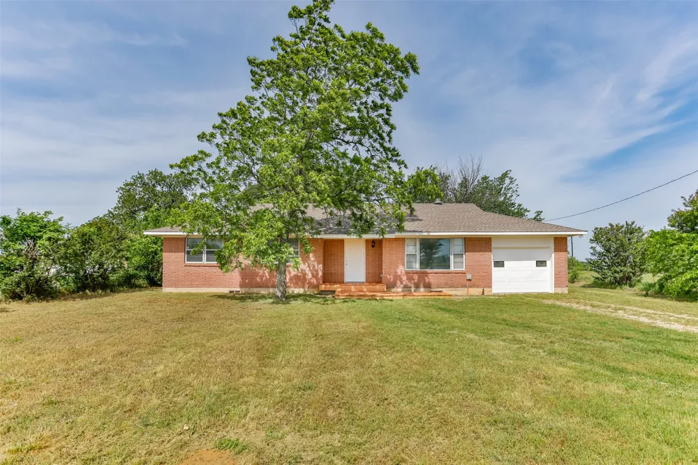 65 Kirby Street Callisburg, TX 76240